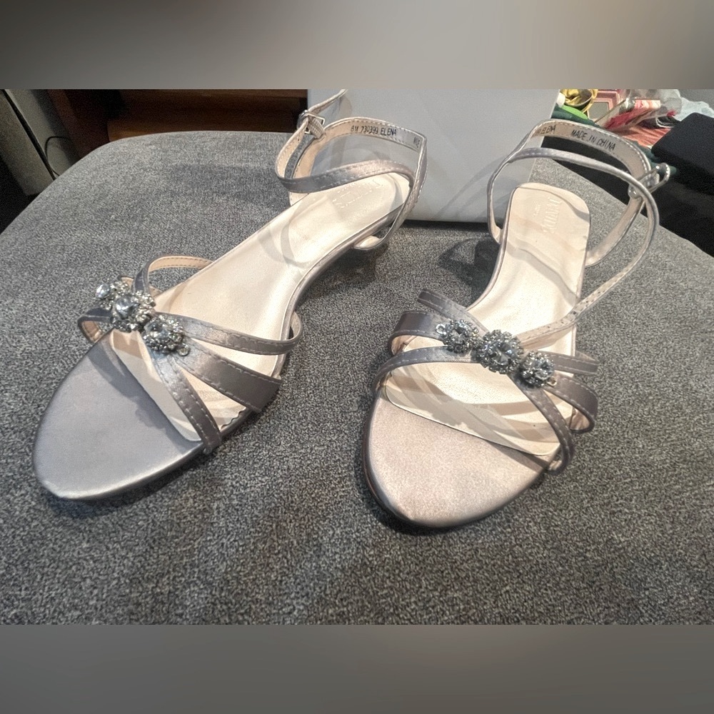 David’s Bridal Elena Dyesble Silver Strappy Rhinestone Sandals Size 8 Ne…